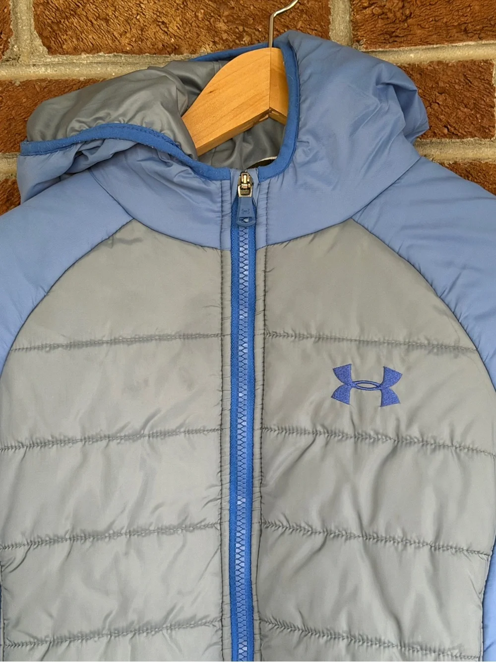 Under Armour Kids' Hooded Puffer Jacket - Light Blue & Gray. Size Medium.
